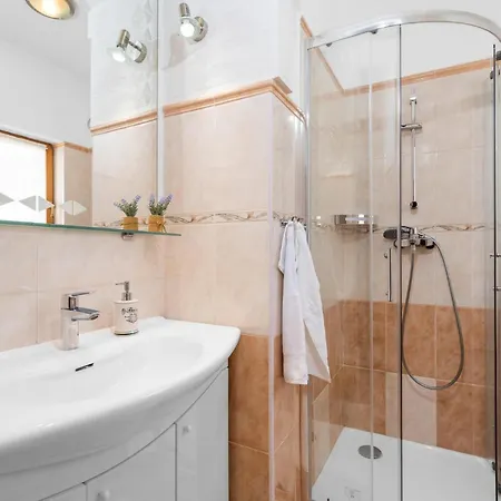 4 Bedroom Stunning In Vlasici - Nyaraló *
