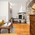 4 Bedroom Awesome In Vlasici - 別荘 *