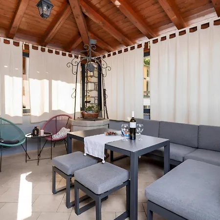 4 Bedroom Awesome In Vlasici - Kršan