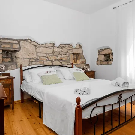 Traumhaftes Haus Mit 4 Schlafzimmern In Vlasici - Ferienhaus