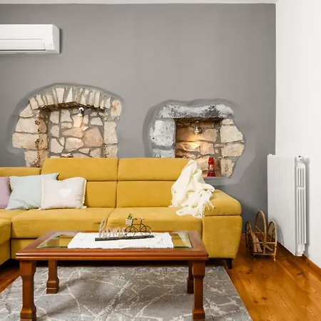 Holiday home 4 Bedroom Stunning In Vlasici - *
