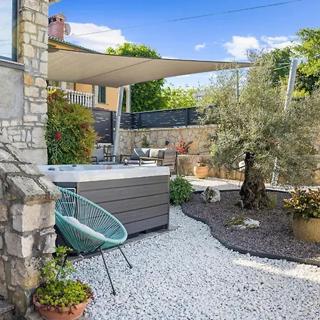 Holiday home 4 Bedroom Stunning In Vlasici -