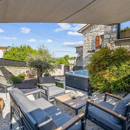 4 Bedroom Stunning In Vlasici - Holiday home Krsan
