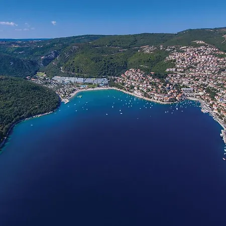 Holiday home 4 Bedroom Stunning In Vlasici - *