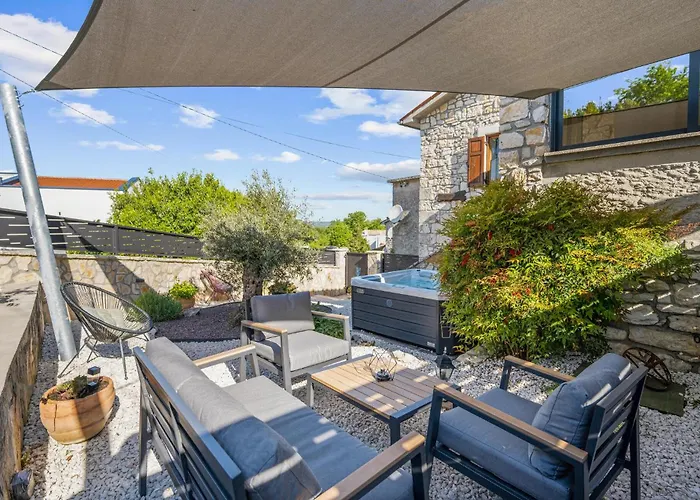 4 Bedroom In Vlasici - Σπίτι διακοπών Kršan